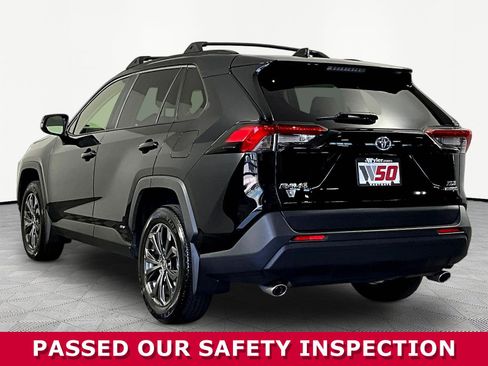 Used 2022 Toyota RAV4 XLE Premium AWD/4WD image 4