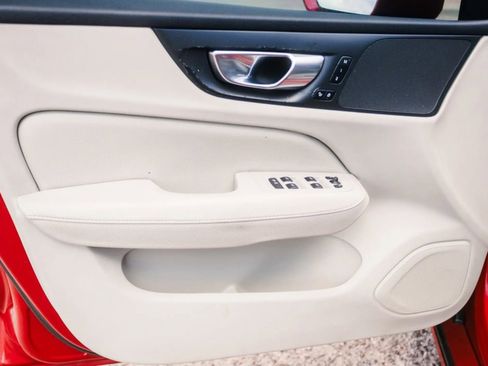 Used 2020 Volvo S60 T6 Momentum image 27