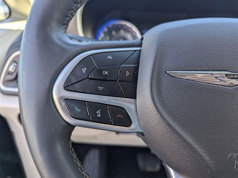 Used 2023 Chrysler Voyager LX image 29