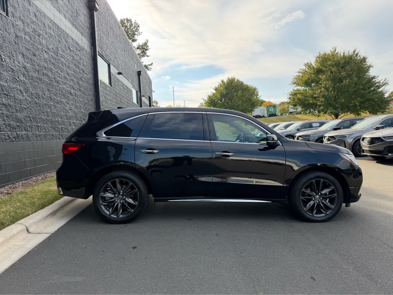 Used 2019 Acura MDX w/ Technology Package FWD image 11