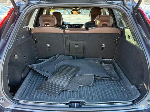 Certified 2023 Volvo XC60 B5 Ultimate w/ Climate Package image 5