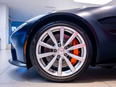 Used 2020 Aston Martin V8 Vantage Coupe image 3