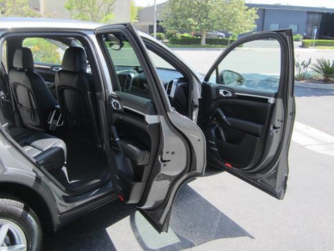 Used 2017 Porsche Cayenne image 15