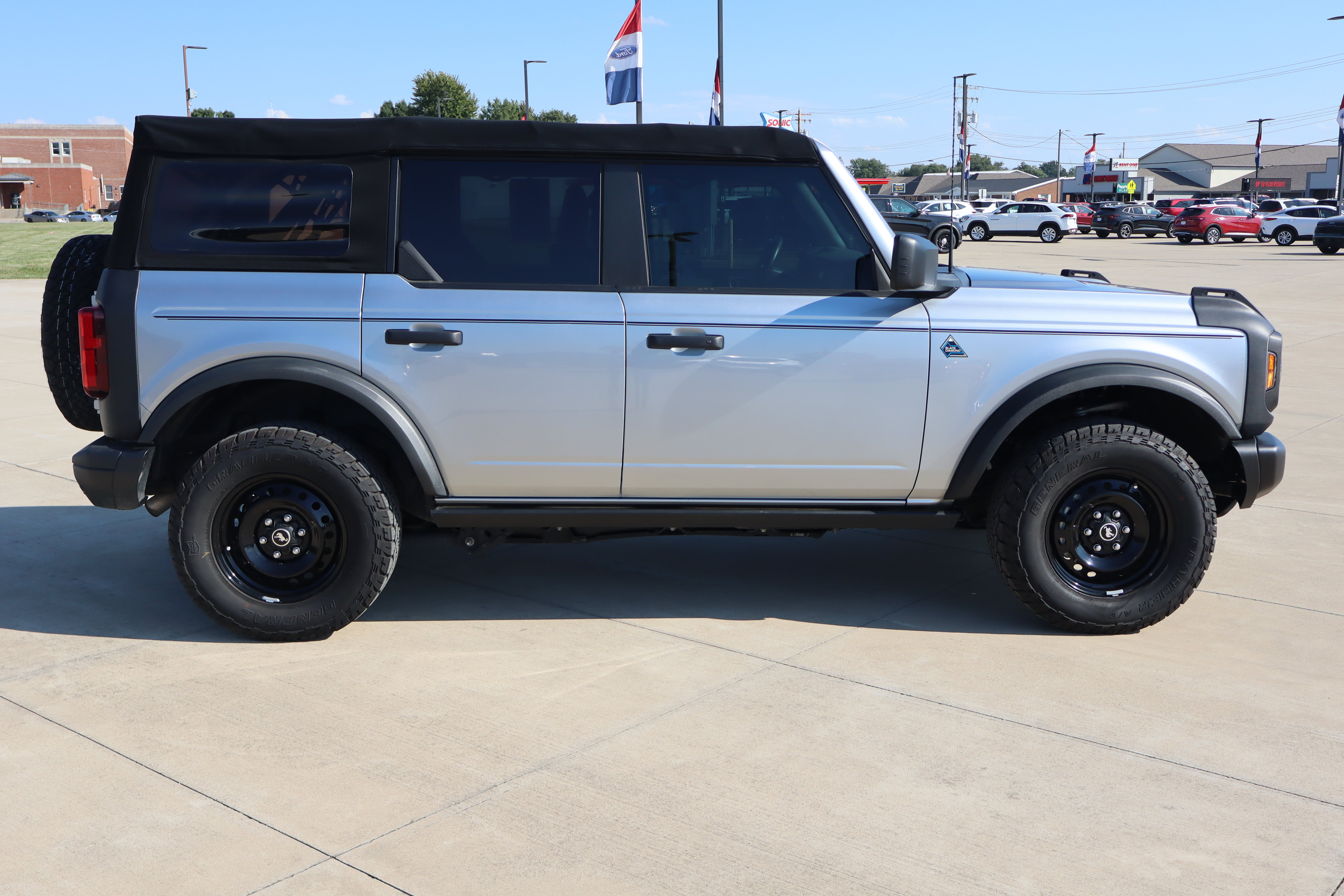 Used 2022 Ford Bronco Black Diamond AWD/4WD image 5