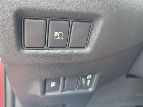 Used 2018 Toyota C-HR XLE FWD image 29