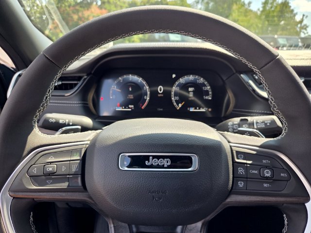 New 2027 Jeep Grand Cherokee Limited RWD image 22