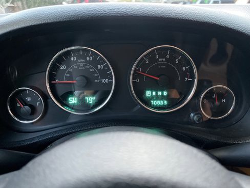 Used 2013 Jeep Wrangler Unlimited Rubicon image 22