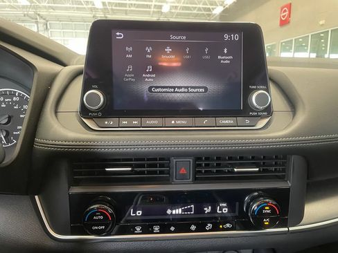 Certified 2024 Nissan Rogue SV FWD image 15