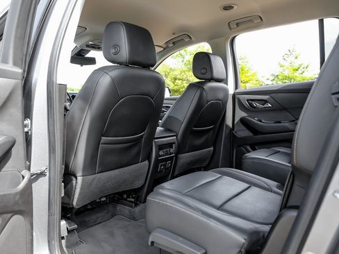 Used 2020 Chevrolet Traverse Premier image 43