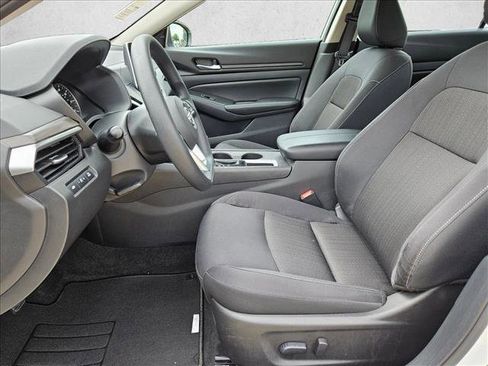 Used 2025 Nissan Altima 2.5 SV FWD image 15