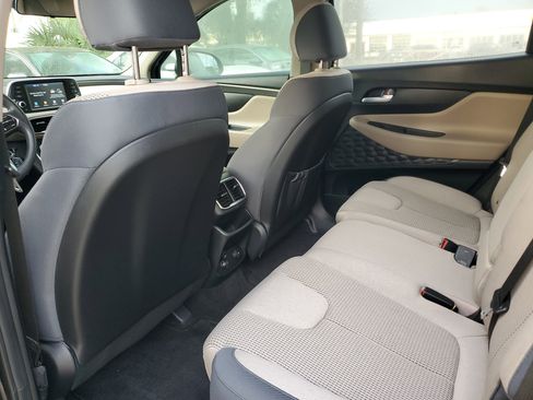 Used 2019 Hyundai Santa Fe SE image 9