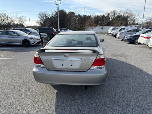 Used 2005 Toyota Camry image 6