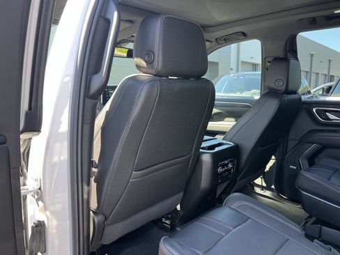 Used 2022 Chevrolet Tahoe RST w/ Luxury Package AWD/4WD image 34