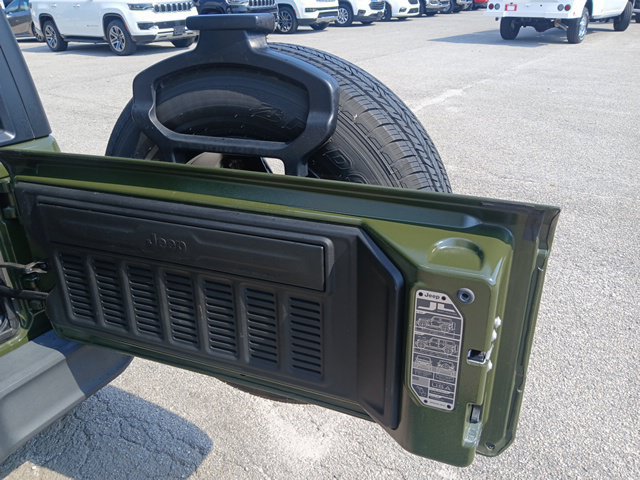 Used 2023 Jeep Wrangler Unlimited Sport AWD/4WD image 11