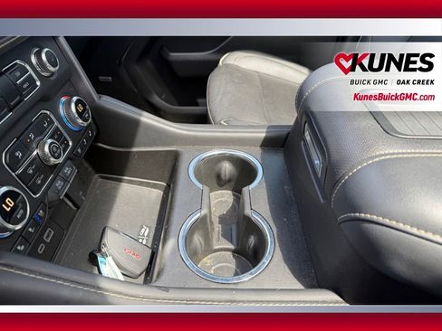 Used 2023 GMC Yukon SLT w/ SLT Premium Package AWD/4WD image 19