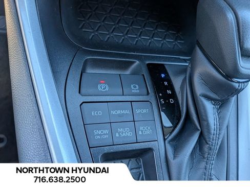 Used 2025 Toyota RAV4 XLE AWD/4WD image 18