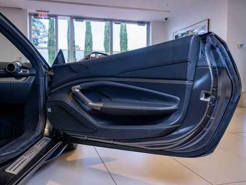 Used 2022 Ferrari F8 Tributo image 21