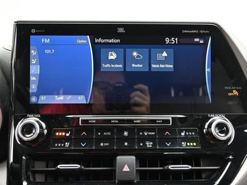 Used 2021 Toyota Highlander Platinum AWD/4WD image 40