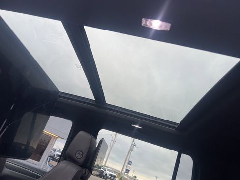 Used 2023 Chevrolet Suburban RST w/ Luxury Package AWD/4WD image 13