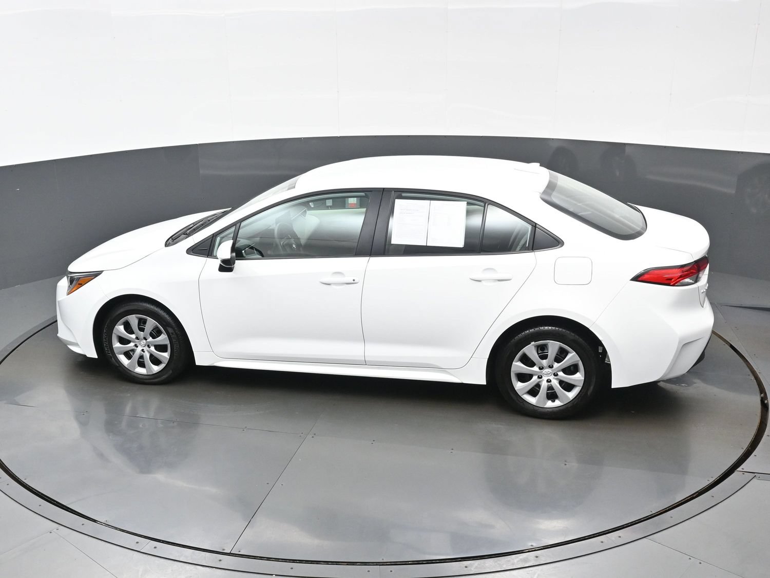 Used 2025 Toyota Corolla LE FWD image 35