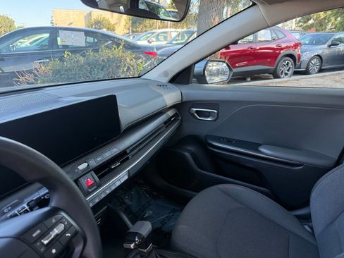 Used 2025 Kia K4 LXS image 32