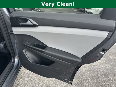 Used 2022 Volkswagen Taos SE FWD image 18