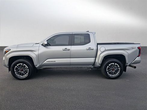 Used 2024 Toyota Tacoma TRD Sport image 2