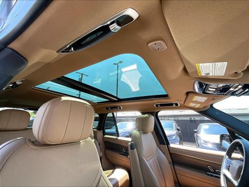 Used 2025 Land Rover Range Rover SE AWD/4WD image 25