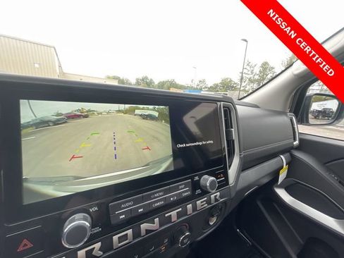 Certified 2025 Nissan Frontier SV image 17