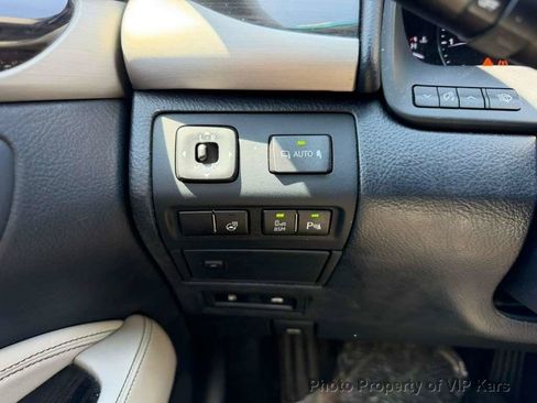 Used 2013 Lexus LS 460 w/ Comfort Pkg RWD image 19