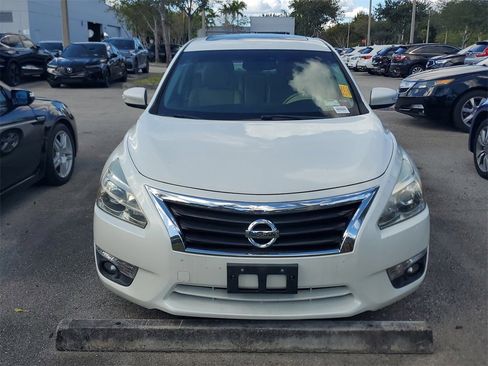 Used 2015 Nissan Altima 2.5 SL w/ Technology Package image 2