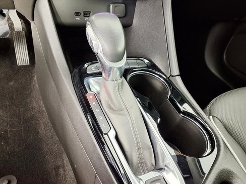 Used 2024 Buick Encore GX Avenir image 22