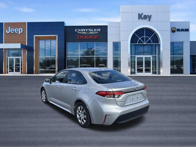 Used 2025 Toyota Corolla LE FWD image 3
