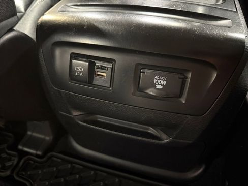 Used 2019 Toyota Sienna SE AWD/4WD image 21