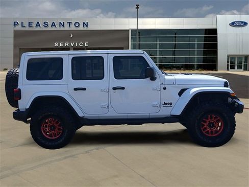 Used 2021 Jeep Wrangler Unlimited Sahara image 6