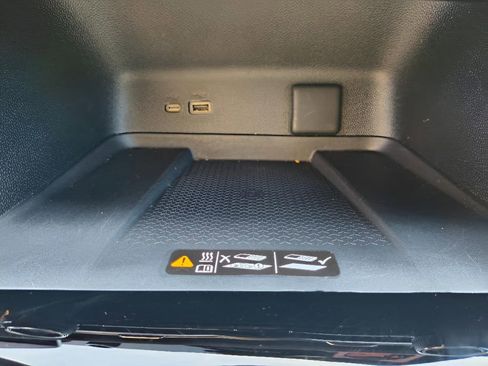 Used 2024 Chevrolet Traverse LT image 24