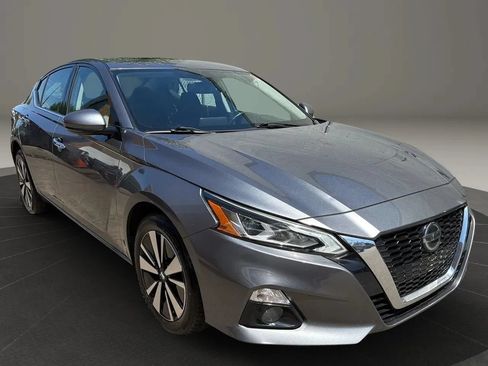 Used 2020 Nissan Altima 2.5 SV AWD/4WD image 3
