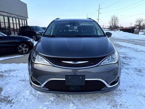 Used 2020 Chrysler Pacifica Touring-L Plus image 3