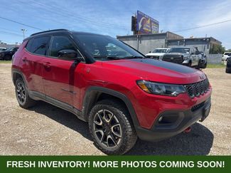Used 2025 Jeep Compass Trailhawk AWD/4WD video 1