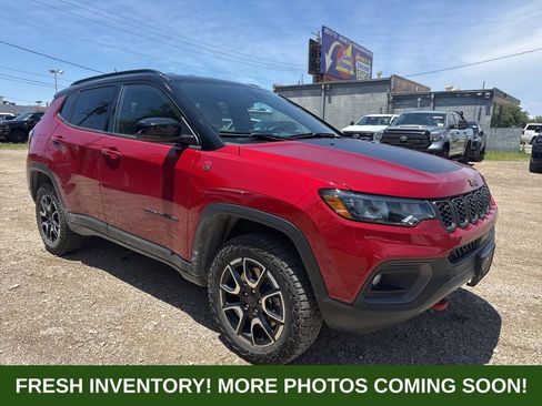 Used 2025 Jeep Compass Trailhawk AWD/4WD image 1