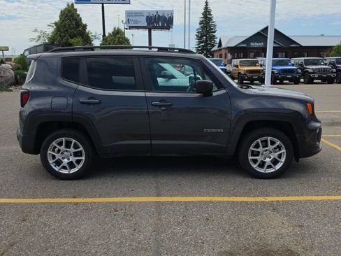 Used 2023 Jeep Renegade Latitude w/ Premium Group AWD/4WD image 7