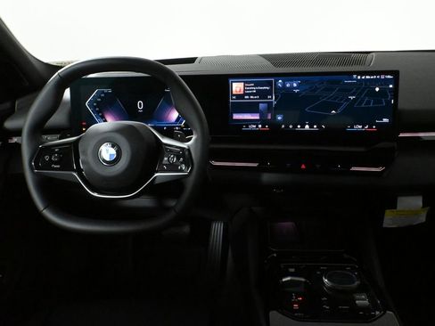 Used 2026 BMW 530i xDrive w/ Premium Package image 18