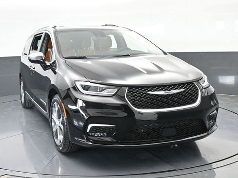 New 2026 Chrysler Pacifica Pinnacle image 9