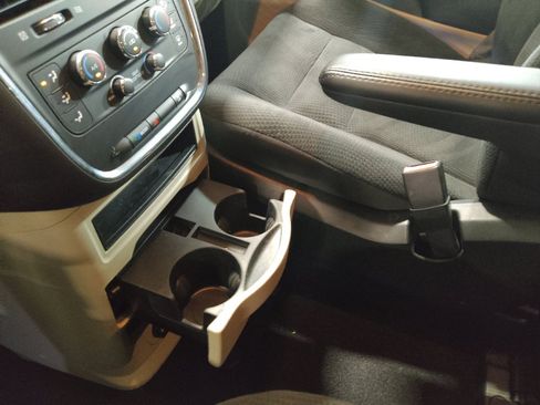 Used 2019 Dodge Grand Caravan SE w/ UConnect Hands-Free Group FWD image 26