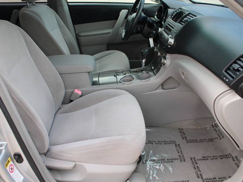 Used 2009 Toyota Highlander 2WD w/ Cold Weather Pkg image 10