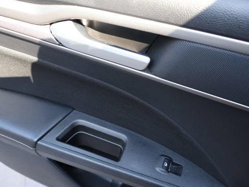 Used 2020 Ford Fusion SE FWD image 18