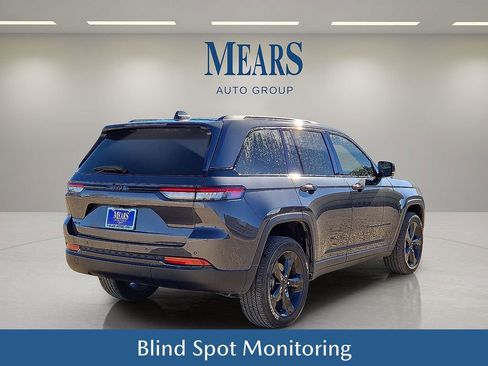 Used 2023 Jeep Grand Cherokee Altitude image 6