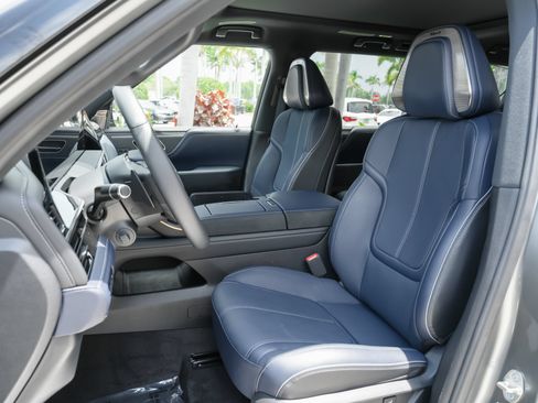 Certified 2026 INFINITI QX80 4WD w/ Sport Exterior Package image 8