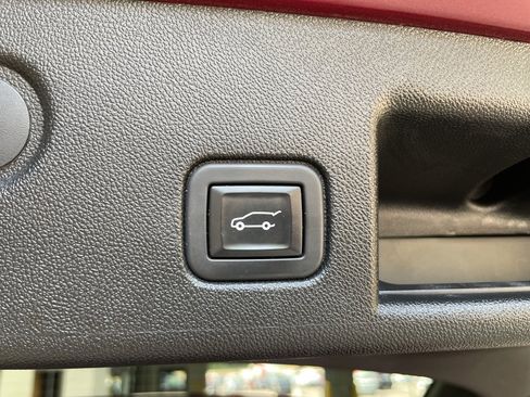 Used 2020 Chevrolet Equinox Premier image 12