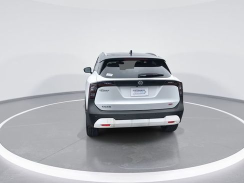 Certified 2025 Nissan Kicks SR FWD image 7